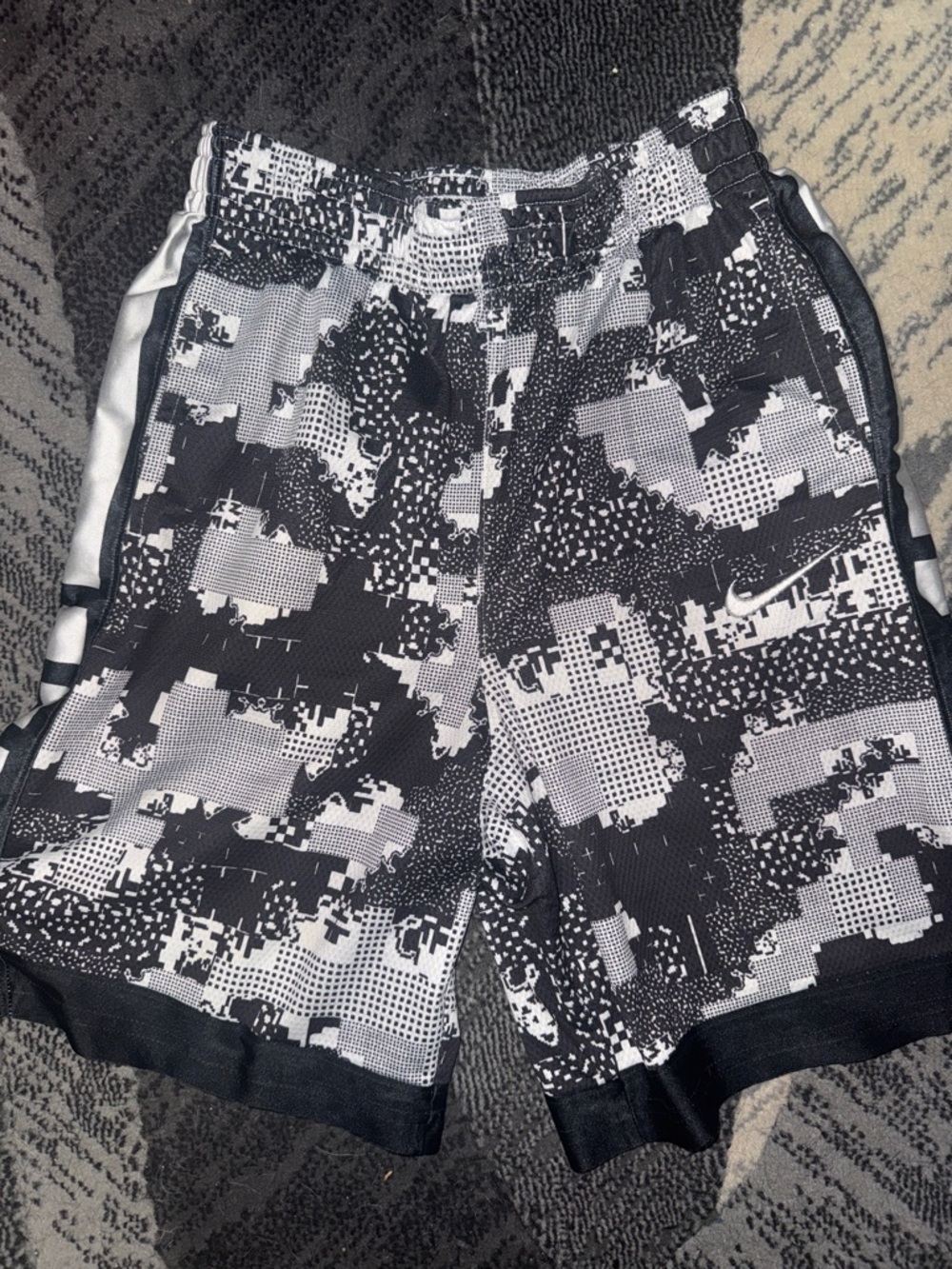 Nike Boys Black & White Digi-Camo Athletic Shorts XL